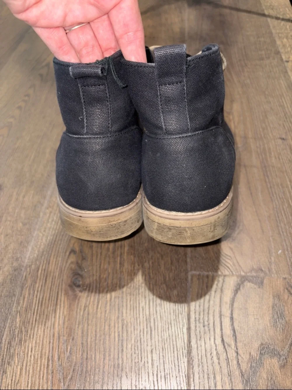 Perry Ellis Men's Black Chukka Boots with Tan Laces. Size 11.5